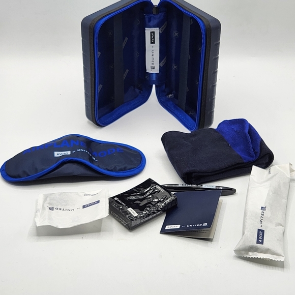COPY - Away Luggage x United Polaris Amenity Kit - Picture 1 of 3
